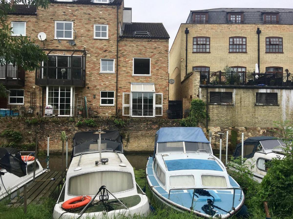 River Penthouse Apartment In The Heart Of Saint Neots Exterior photo