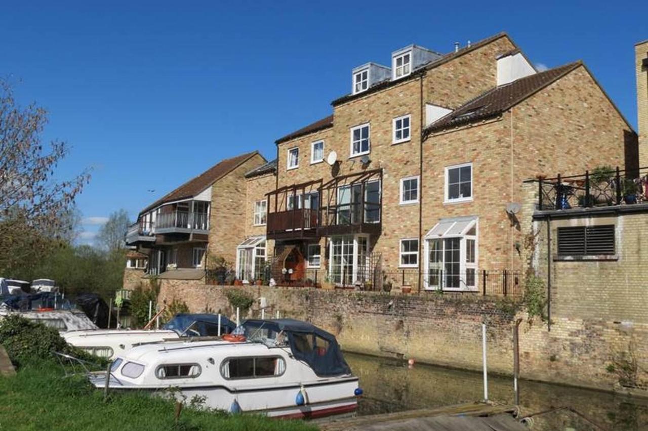 River Penthouse Apartment In The Heart Of Saint Neots Exterior photo